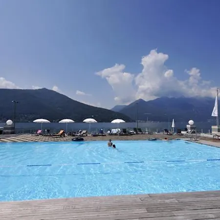 Sleeps 4 Pool Air Con * Maccagno