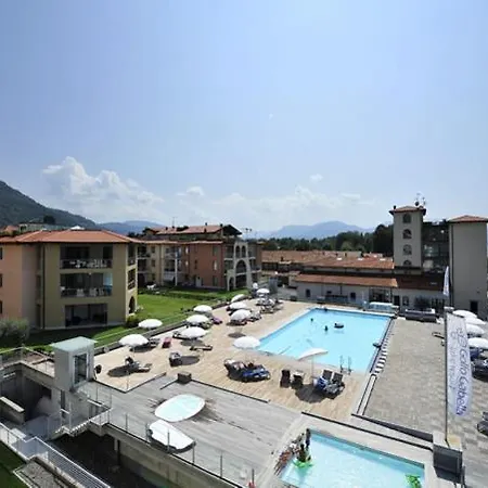 Sleeps 4 Pool Air Con * Maccagno