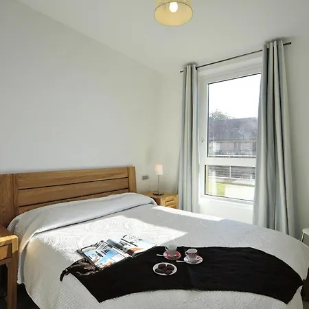 Sleeps 4 Pool Air Con *
