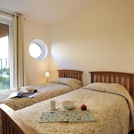 Sleeps 4 Pool Air Con