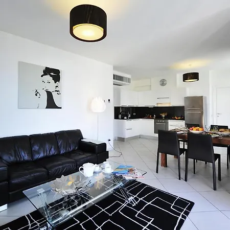 Sleeps 4 Pool Air Con Апартаменты *