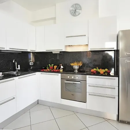 Sleeps 4 Pool Air Con *